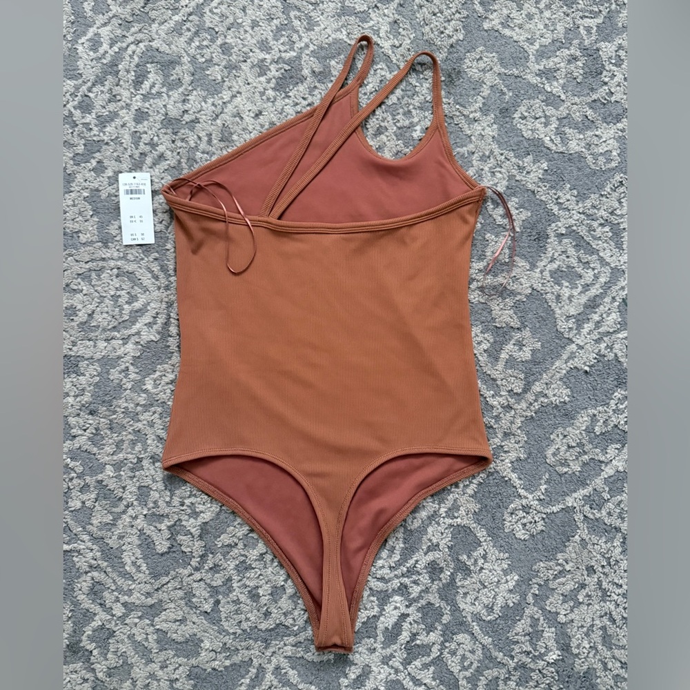 NWT A&F Single Strap Ribbed Bodysuit (M) - Picture 2 of 3